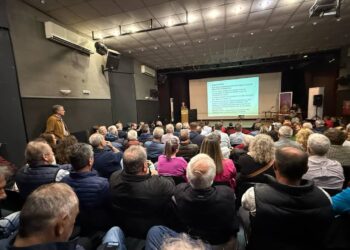 Καθολική συμμετοχή πολιτών και φορέων στη λαϊκή συνέλευση του Βελβεντού- Ποια θέματα έθεσαν Δήμαρχος και Περιφερειάρχης