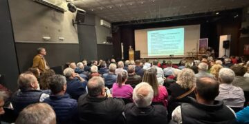 Καθολική συμμετοχή πολιτών και φορέων στη λαϊκή συνέλευση του Βελβεντού- Ποια θέματα έθεσαν Δήμαρχος και Περιφερειάρχης