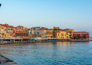 Κρήτη: Ιδιοκτήτης έκοψε ρεύμα και νερό σε εκπαιδευτικό για να τη διώξει από το σπίτι – Θα μείνει σε κάμπινγκ