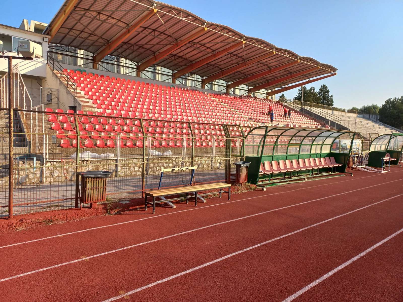 Επιδιορθώνεται το ταρτάν στο ΔΑΚ Κοζάνης