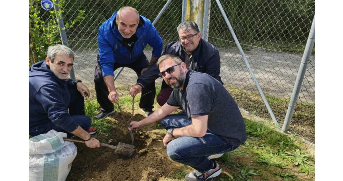 Δεντροφύτευση στο Δημοτικό Σχολείο Καλονερίου – Μικροκάστρου (Φωτογραφίες)