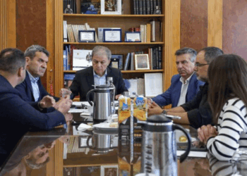 Η έξαρση του ιού της Μόρβας και το μέλλον της γουνοποιίας συζητήθηκαν στη συνάντηση Αμανατίδη με Αντιπεριφερειάρχες στην Καστοριά