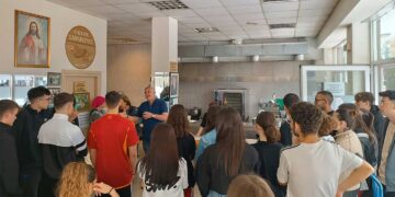 Κοντά στους εθελοντές του «Καλού Σαμαρείτη» βρέθηκαν μαθητές του 2ου ΓΕΛ Πτολεμαΐδας