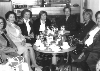 Φιλική παρέα κυριών στην καφετέρια της ’’Δέσποινας’’ στην κεντρική Πλατεία – Από τη στήλη του Γ. Καζαντζή στον ΠΑΛΜΟ