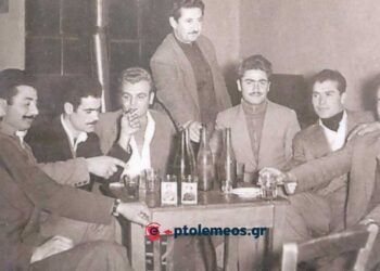 Μια υπέροχη παρέα ωρίμων νέων από την άνω Πτολεμαΐδα το 1960 – Από τη στήλη του Γ. Καζαντζή στον ΠΑΛΜΟ