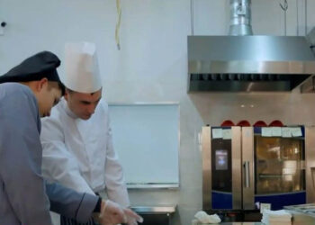 Στην Ελλάδα λείπουν 300.000 εργαζόμενοι από την αγορά – Πού τους ψάχνουν με τα… κιάλια