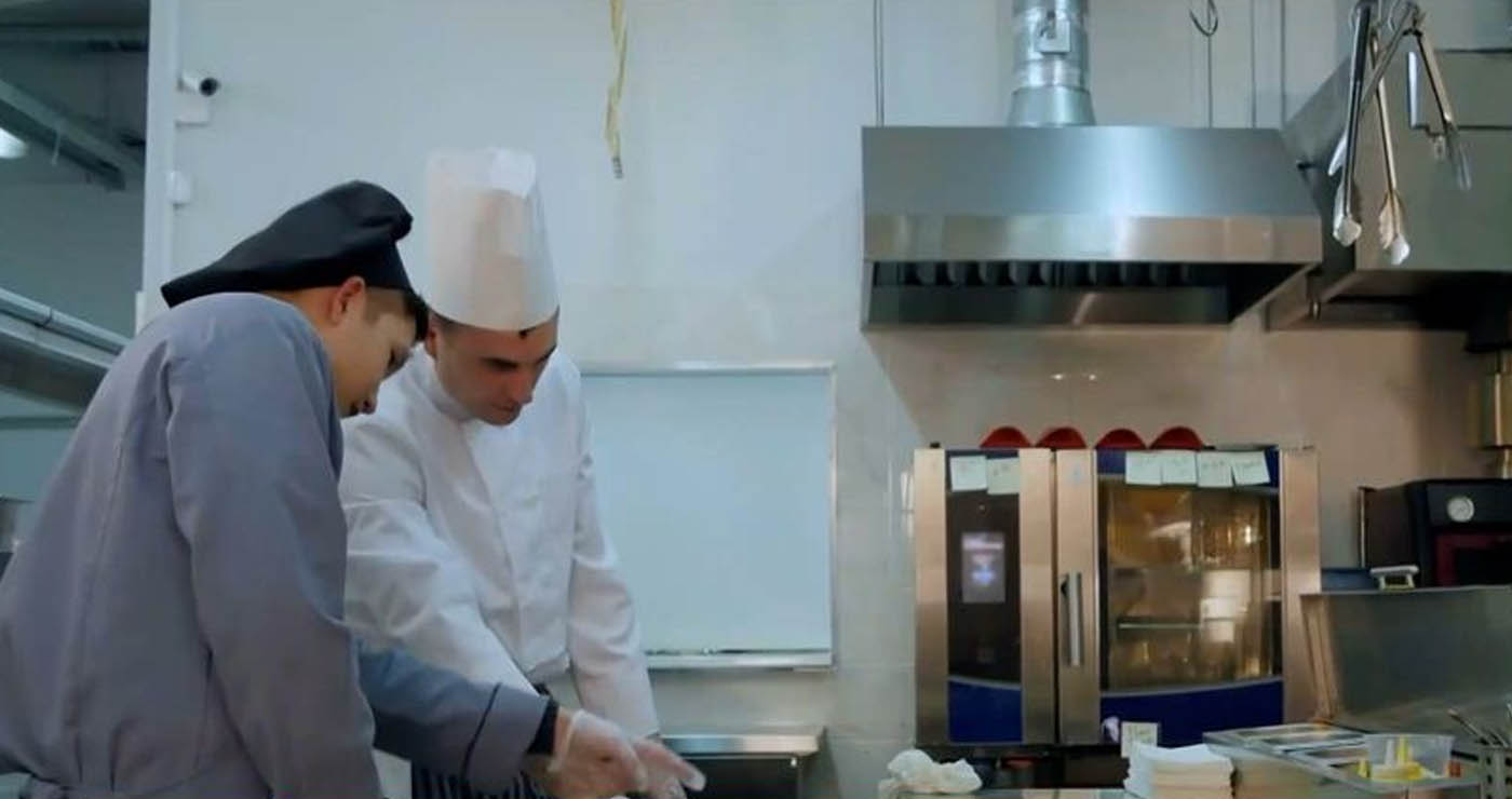 Στην Ελλάδα λείπουν 300.000 εργαζόμενοι από την αγορά – Πού τους ψάχνουν με τα… κιάλια