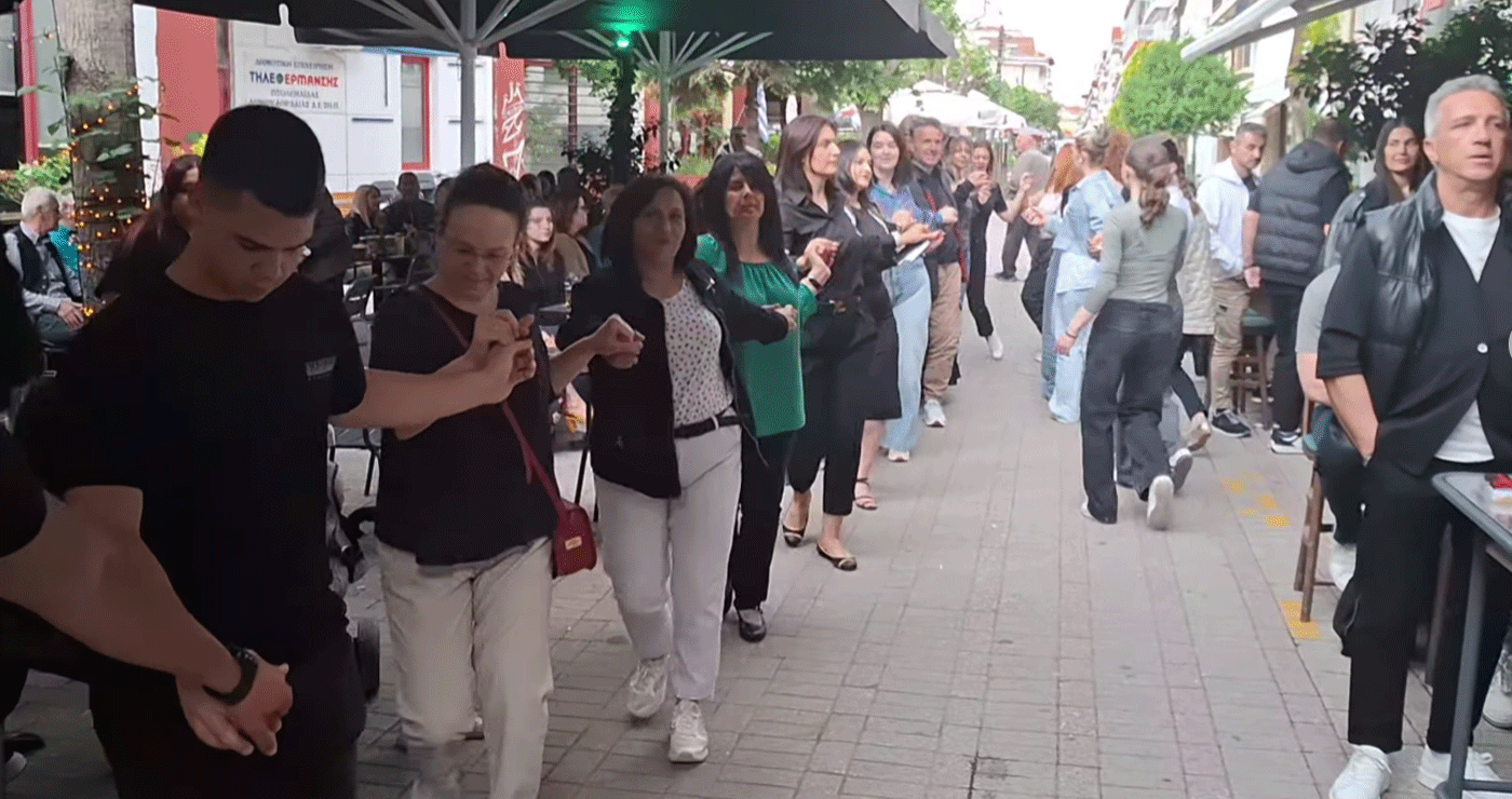 Ούτε η βροχή δε σταμάτησε το χορό στο “Κρητικό Παρεάκι” από τον Σύλλογο Κρητών Πτολεμαΐδας την Κυριακή 11/5 (Βίντεο)
