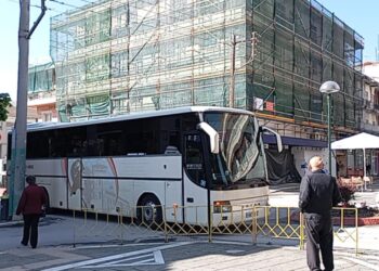 Πτολεμαΐδα: Στο ίδιο έργο θεατές – Λεωφορείο κάνει όπισθεν στην οδό “25ης Μαρτίου” πριν τα “φιδάκια”