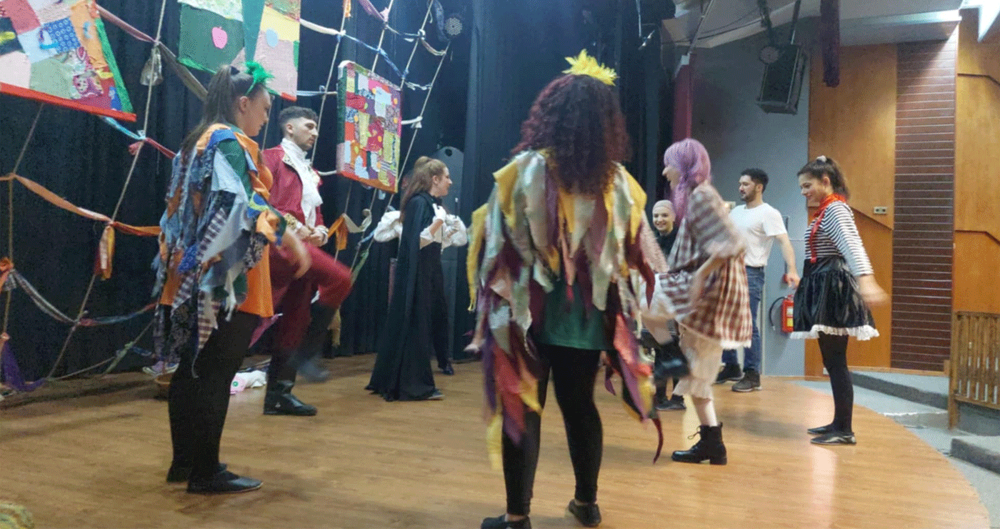 Ενδιαφέρουσα Παιδική Θεατρική Παράσταση με τίτλο “Η Μηλιά” ανεβάζει το “ΒΟΡΕΙΟ ΠΕΔΊΟ” στο Πνευματικό Κέντρο Πτολεμαΐδας! (ρεπορτάζ της Κούλας Πουλασιχίδου)