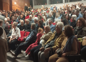 Γέμισε το Πνευματικό Κέντρο Πτολεμαΐδας στην θεατρική παράσταση “ΜΑΡΤΥΡΕΣ”