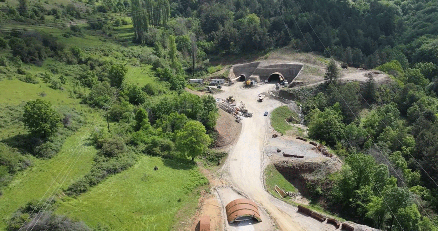 Εντυπωσιακό βίντεο: Δείτε πώς προχωράει το μεγάλο τούνελ της Κλεισούρας – Στο 40% η πρόοδος