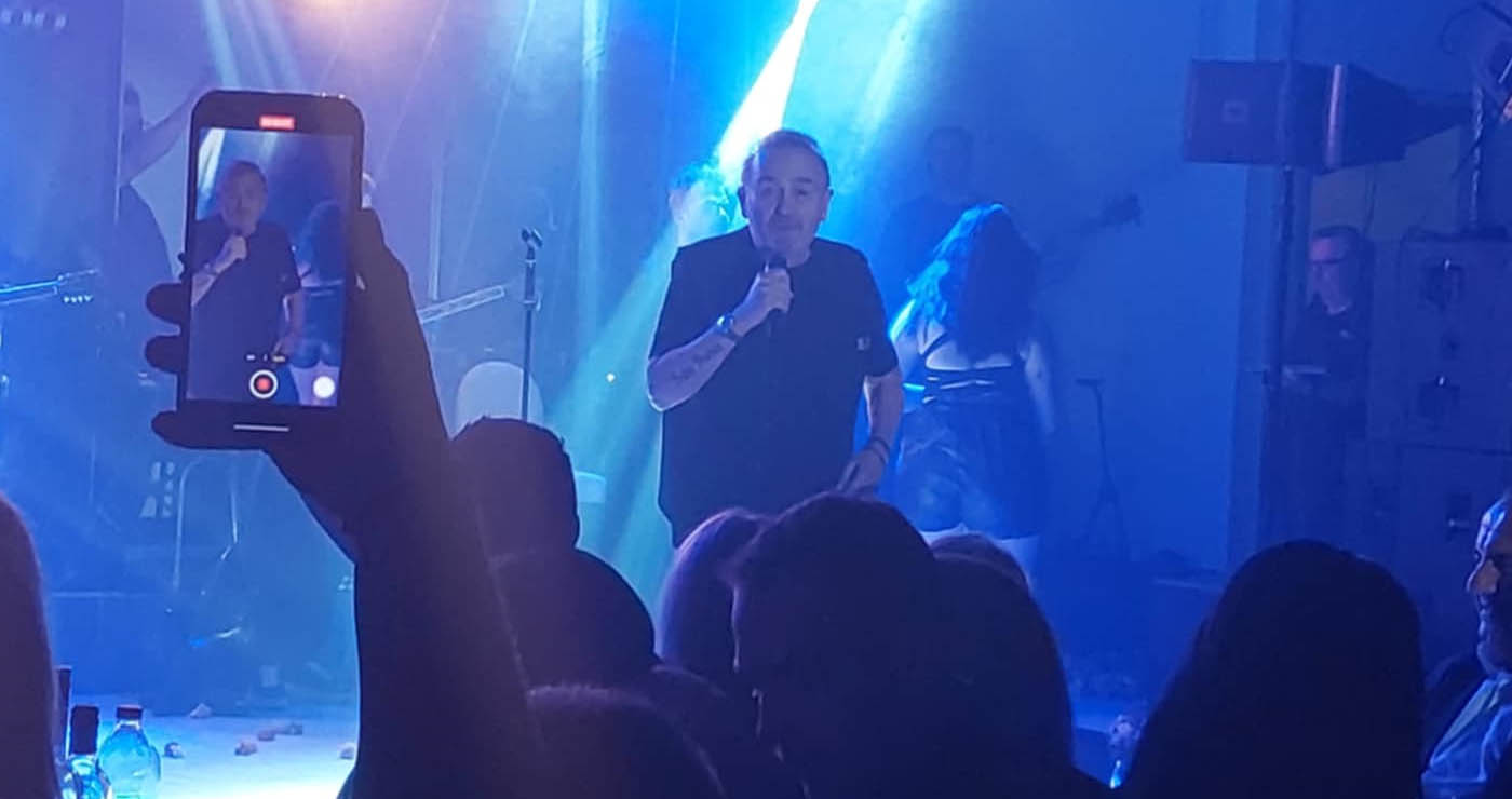 Κοζάνη: Ο Σταμάτης Γονίδης ξεσήκωσε το κοινό στο Doufas Deluxe Hall (Φωτογραφίες & Βίντεο)