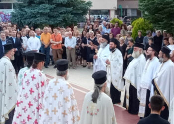 Με τη δέουσα λαμπρότητα ο εορτασμός του Αγίου Πνεύματος στον εορτάζοντα Μητροπολιτικό Ιερό Ναό Αγίας Τριάδος Πτολεμαΐδας! (της Κούλας Πουλασιχίδου)