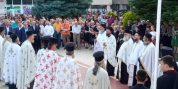 Με τη δέουσα λαμπρότητα ο εορτασμός του Αγίου Πνεύματος στον εορτάζοντα Μητροπολιτικό Ιερό Ναό Αγίας Τριάδος Πτολεμαΐδας! (της Κούλας Πουλασιχίδου)