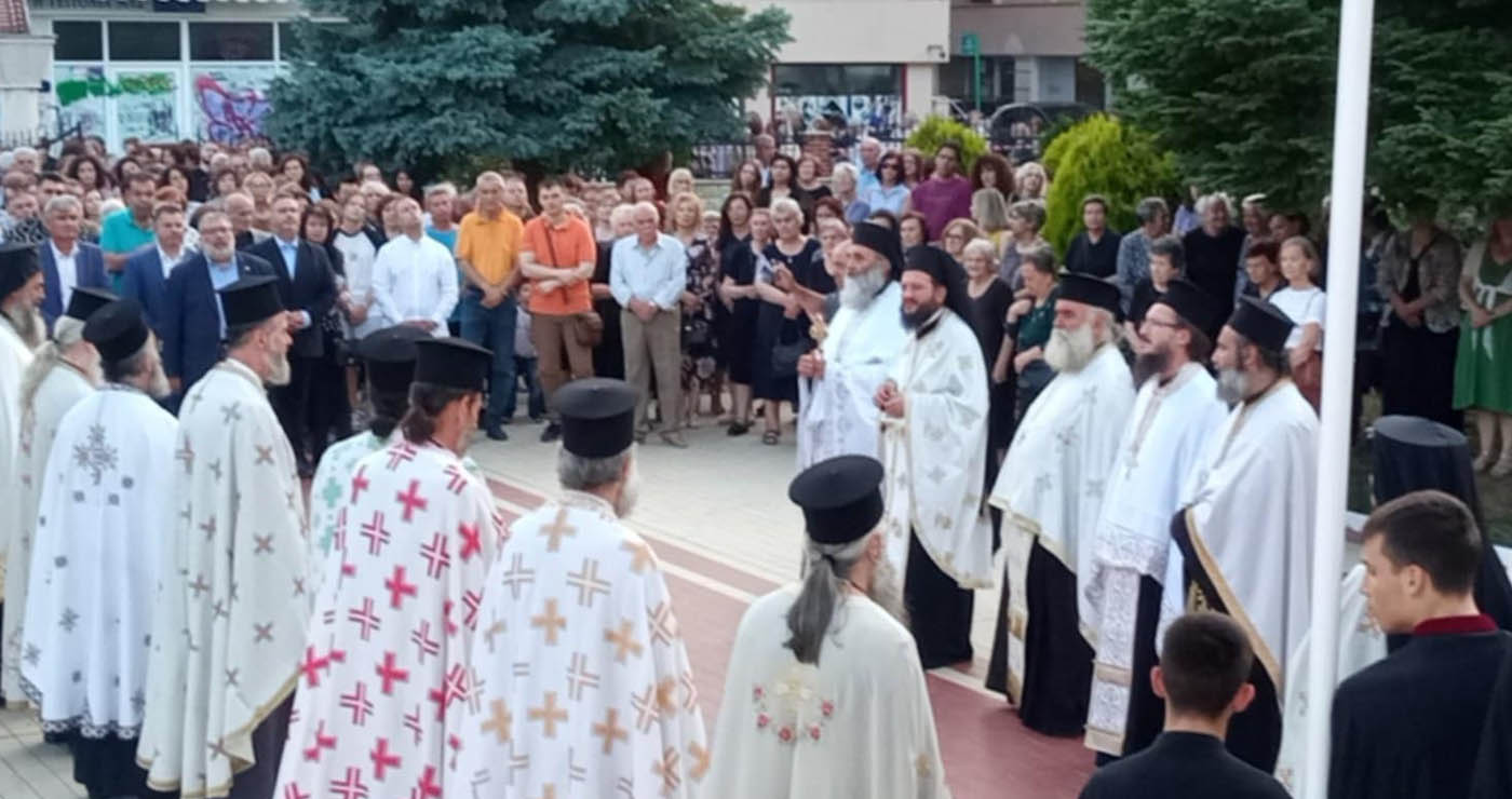 Με τη δέουσα λαμπρότητα ο εορτασμός του Αγίου Πνεύματος στον εορτάζοντα Μητροπολιτικό Ιερό Ναό Αγίας Τριάδος Πτολεμαΐδας! (της Κούλας Πουλασιχίδου)