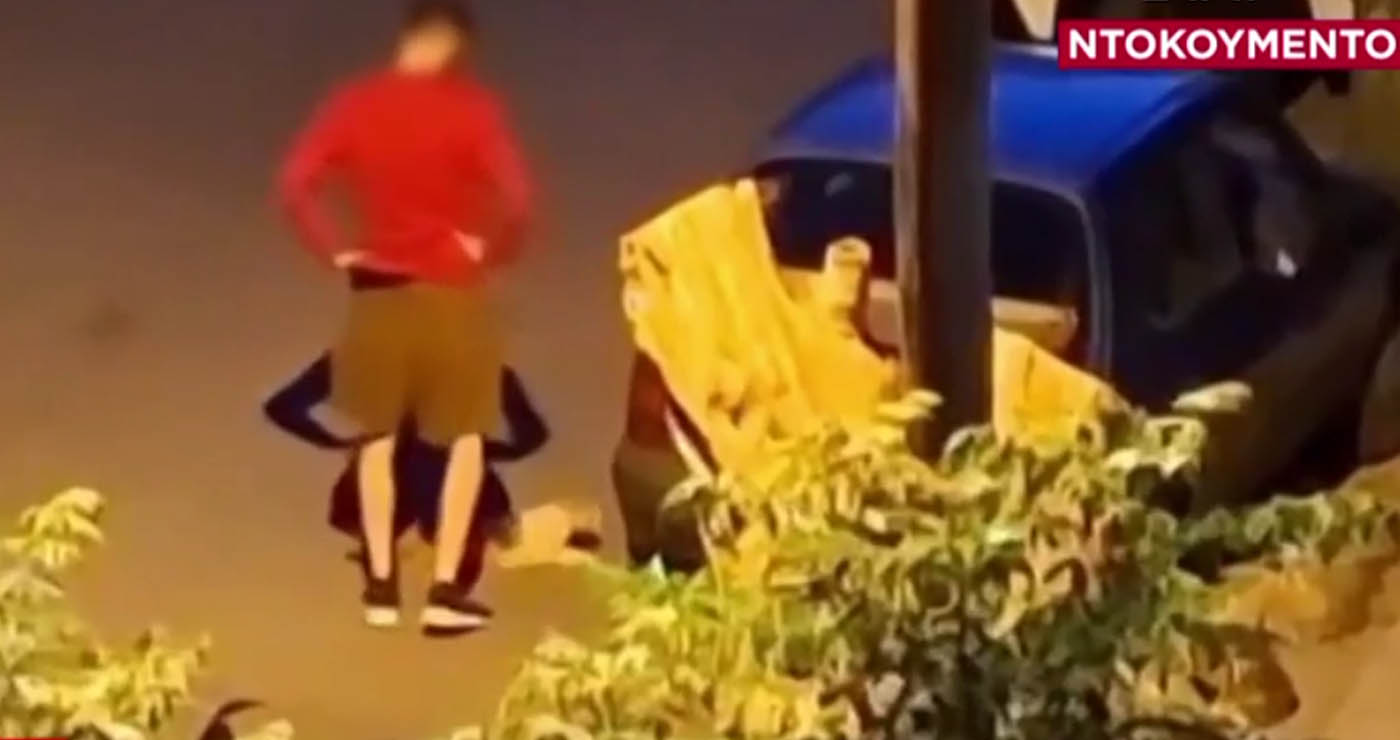 Ντοκουμέντο: Νεαρός κλωτσάει και πατάει με το αυτοκίνητο γατάκι