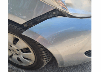 Πτολεμαΐδα: Μαινόμενο επιθετικό αδέσποτο ξήλωσε προφυλακτήρα αυτοκινήτου εν κινήσει