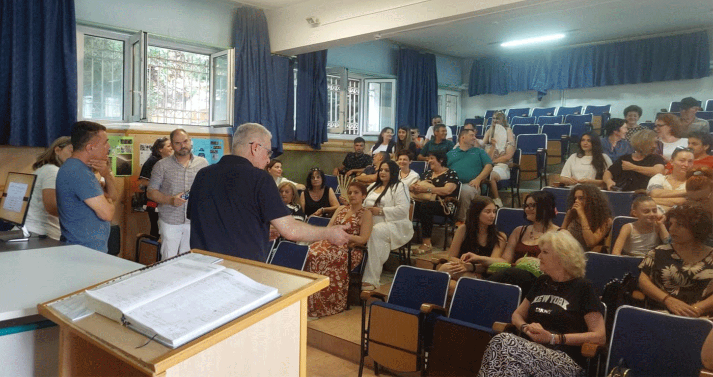 Εορταστικό χρώμα στην Τελετή Αποφοίτησης του Σχολείου Δεύτερης Ευκαιρίας της Πτολεμαΐδας! (ρεπορτάζ της Κούλας Πουλασιχίδου)