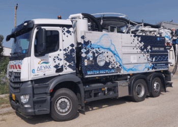 Δύο νέα βυτιοφόρα για τον καθαρισμό φρεατίων και υπονόμων εντάχθηκαν στο στόλο της ΔΕΥΑΚ