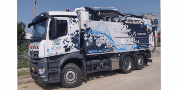 Δύο νέα βυτιοφόρα για τον καθαρισμό φρεατίων και υπονόμων εντάχθηκαν στο στόλο της ΔΕΥΑΚ