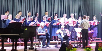 Θερμό χειροκρότημα για τη χορωδία του Ερυθρού Σταυρού Κοζάνης στα Ν. Μουδανιά