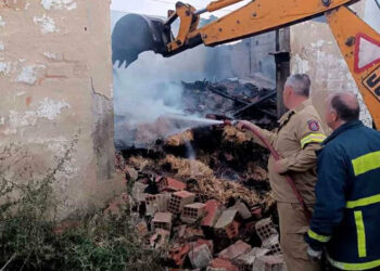 Φλώρινα: Κατάσβεση φωτιάς σε κτηνοτροφική μονάδα στον Μεσόκαμπο (Φωτογραφίες)