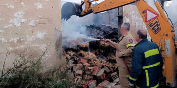 Φλώρινα: Κατάσβεση φωτιάς σε κτηνοτροφική μονάδα στον Μεσόκαμπο (Φωτογραφίες)