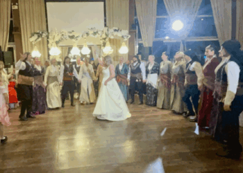 Ποντιακός παλμός σε γάμο στην Πτολεμαΐδα – Έκπληξη του γαμπρού στη νύφη (Βίντεο + Φώτο)