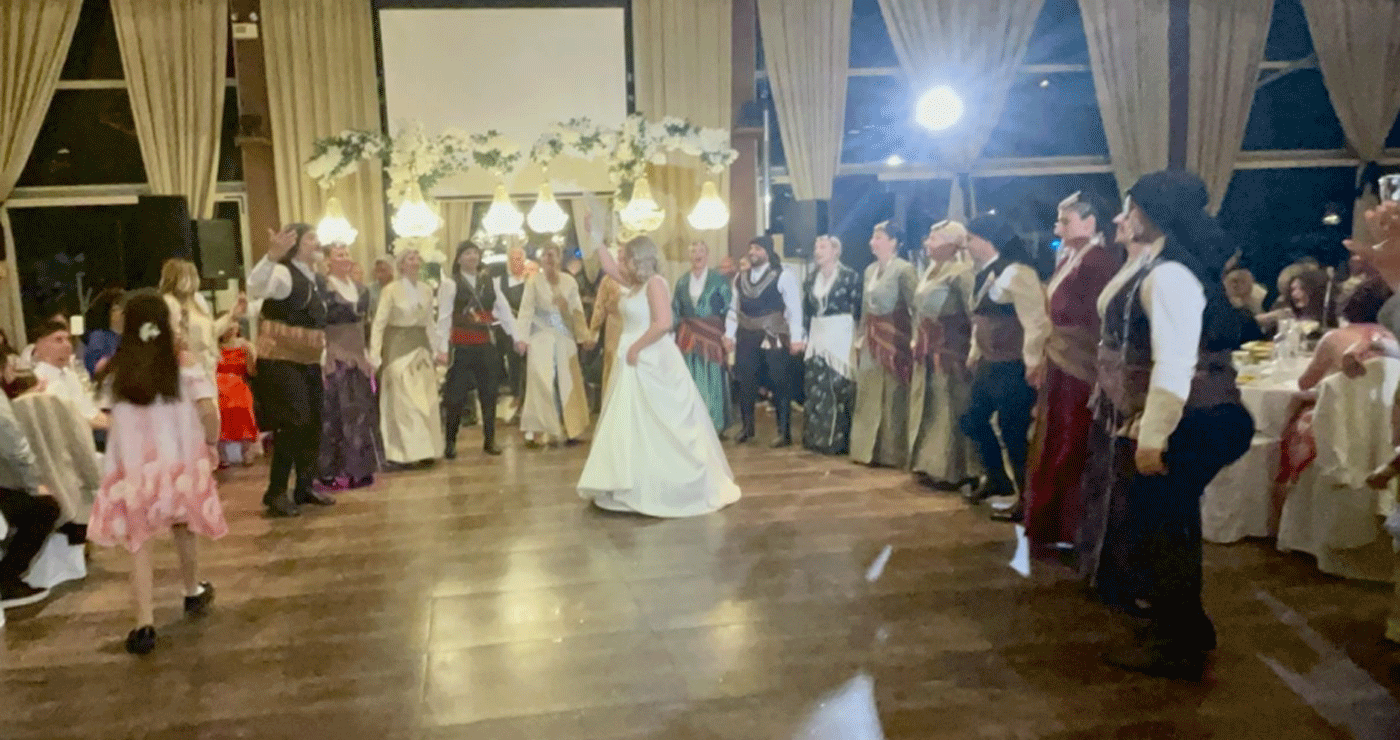 Ποντιακός παλμός σε γάμο στην Πτολεμαΐδα – Έκπληξη του γαμπρού στη νύφη (Βίντεο + Φώτο)