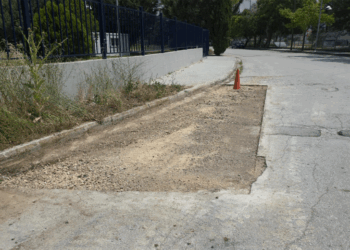 Συνεχίζεται η εργολαβία επούλωσης λακκουβών στην Πτολεμαΐδα – Τέλος οι τεράστιες τρύπες μπροστά από την μάνδρα “Χονδροματίδη” ! (ρεπορτάζ της Κούλας Πουλασιχίδου )