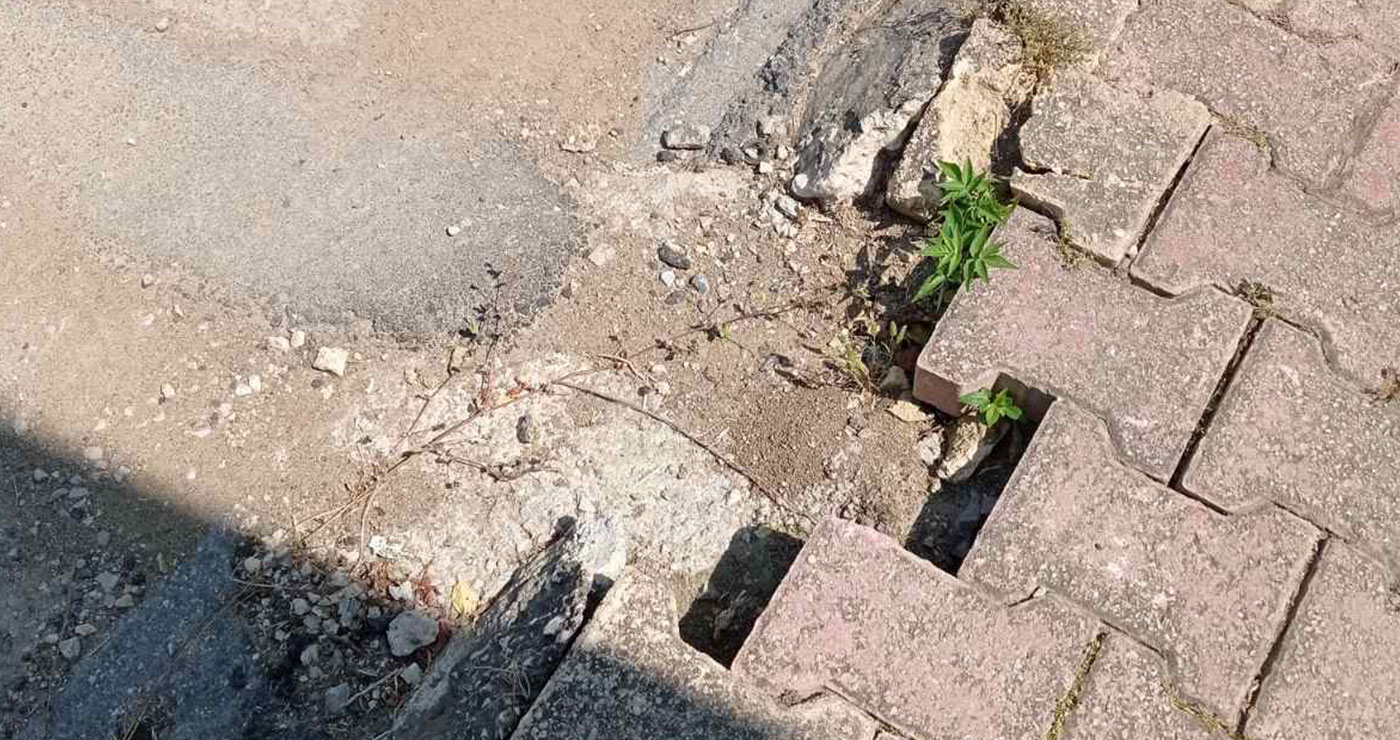 Πτολεμαΐδα: Διαμαρτυρία πολίτη για κατάσταση πεζοδρομίου