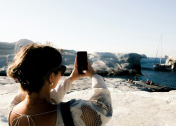 Social Media: Πώς τα κοινωνικά δίκτυα επηρεάζουν τις ταξιδιωτικές επιλογές το 2025