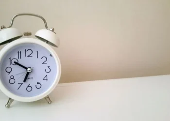 Ώρες κοινής ησυχίας: Τι απαγορεύεται και ποιες είναι οι ποινές για τους παραβάτες