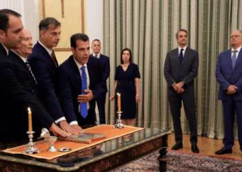 Ορκίστηκαν ο νέος υπουργός Μετανάστευσης, Θάνος Πλεύρης και τρεις υφυπουργοί – Δείτε φωτογραφίες