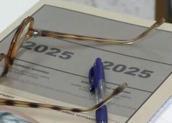 Πανελλήνιες 2025: Μαθητής παραπλανήθηκε από λάθος ώρα που έδειχνε το ρολόι της αίθουσας (Βίντεο)