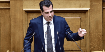 Ο Θάνος Πλεύρης στη θέση του Μάκη Βορίδη στο υπουργείο Μετανάστευσης και Ασύλου – Οι υπόλοιπες αλλαγές