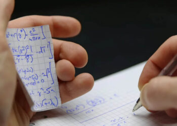 Αλιβέρι: Μηδενίστηκε μαθητής που αντέγραφε στις Πανελλαδικές -«Όλοι αντιγράφουν» διαμαρτυρήθηκαν οι εκπαιδευτικοί γονείς του