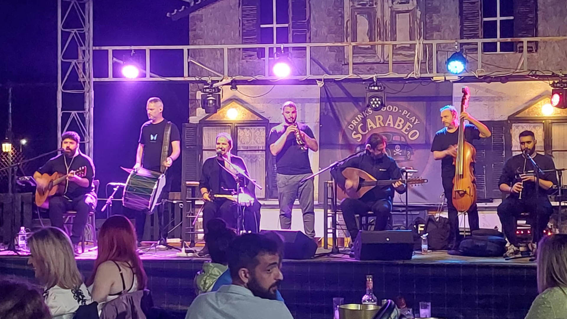 Οι “Στρατάκηδες” μάγεψαν το κοινό στην Πτολεμαΐδα – Μια βραδιά γεμάτη Κρήτη (Φωτογραφίες & Βίντεο)