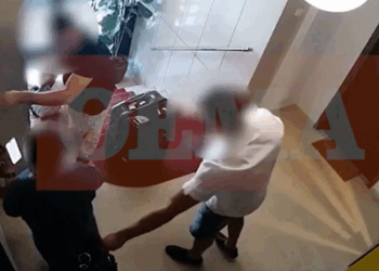 Βίντεο ντοκουμέντο: Πορτοφολάδες «ξαφρίζουν» ηλικιωμένη έξω από Airbnb στο Θησείο