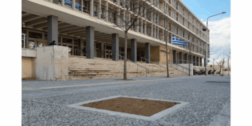 Σοκ στη Θεσσαλονίκη: 58χρονη έριξε καυστικό υγρό στο πρόσωπο του 36χρονου συντρόφου της