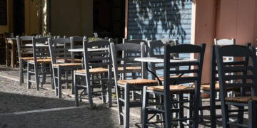 Τραπεζοκαθίσματα: 77% των καταστημάτων καταπατούν δημόσιους χώρους