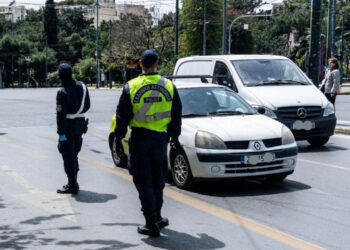 Νέος ΚΟΚ: Ποια είναι τα πρόστιμα και οι ποινές για κόκκινο, κινητό, stop, αλκοόλ, κράνος, ταχύτητα -Αναλυτικά παραδείγματα