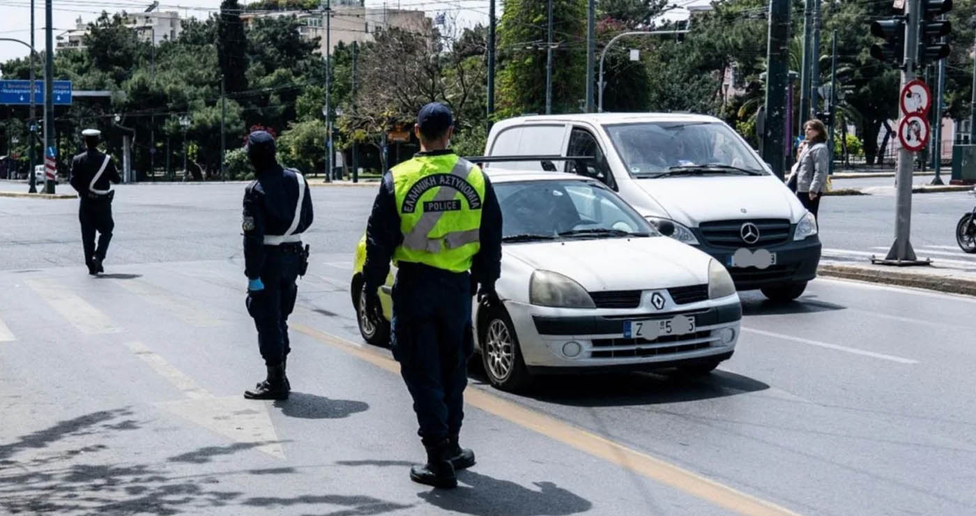 Νέος ΚΟΚ: Ποια είναι τα πρόστιμα και οι ποινές για κόκκινο, κινητό, stop, αλκοόλ, κράνος, ταχύτητα -Αναλυτικά παραδείγματα