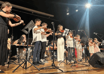 Μικροί και μεγάλοι μαθητές του Δημοτικού Ωδείου Σιάτιστας ξεδίπλωσαν το ταλέντο τους στην τελική τους συναυλία