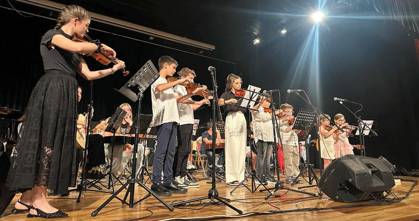 Μικροί και μεγάλοι μαθητές του Δημοτικού Ωδείου Σιάτιστας ξεδίπλωσαν το ταλέντο τους στην τελική τους συναυλία