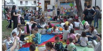 Γέμισε παιδικά γέλια η αυλή της Δημοτικής Βιβλιοθήκης Πτολεμαΐδας στη “Γιορτή για τα Δικαιώματα του Παιδιού” (Φωτογραφίες)