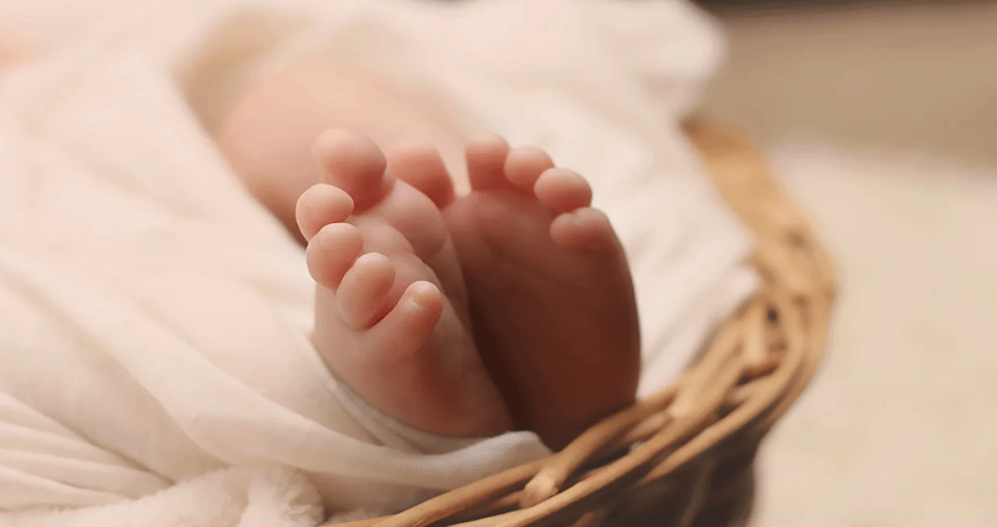 Θεσσαλονίκη: Άφησαν το 11 μηνών βρέφος στο μπαλκόνι και πήγαν ύπνο – Άκουσαν το κλάμα του τα ξημερώματα αστυνομικοί σε περιπολία