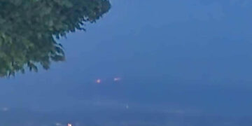 Μέχρι το Νυμφαίο φαίνεται η φωτιά στη Μαυροπηγή – Δείτε φωτογραφίες