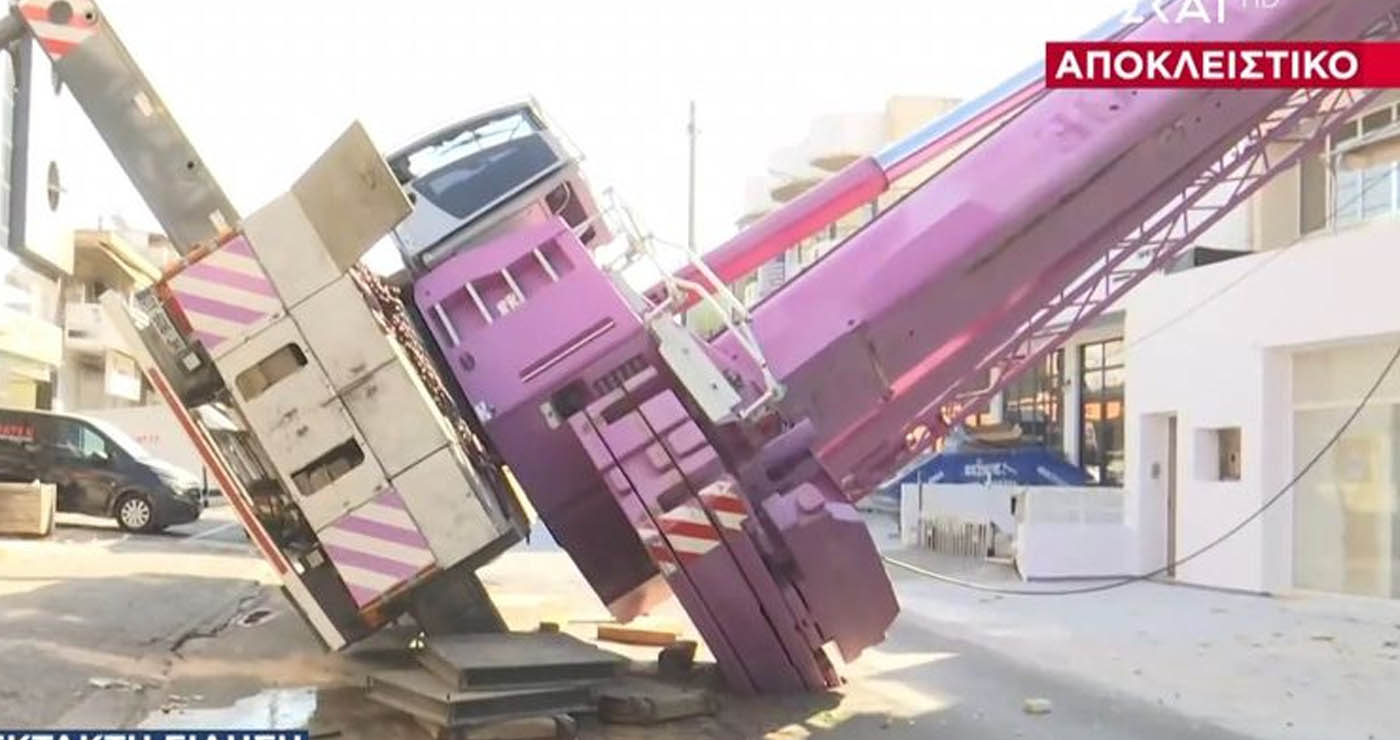 Γερανός έπεσε πάνω σε σπίτι στο Περιστέρι (Βίντεο)